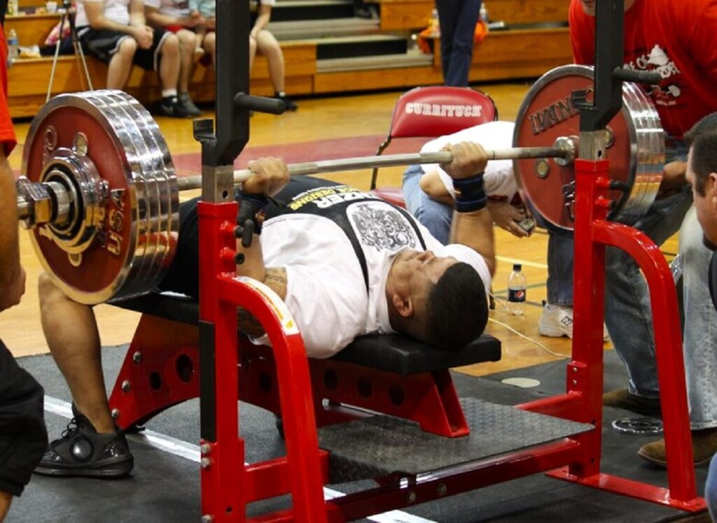 how to properly bench press